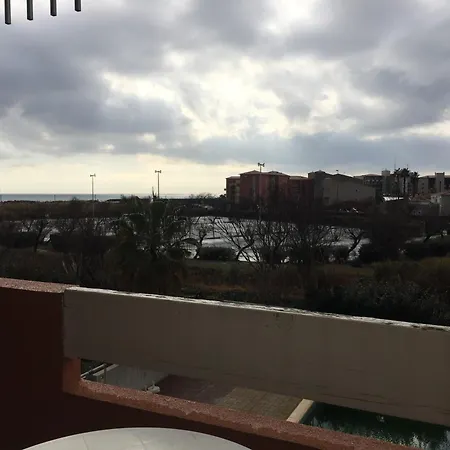 2 Pieces Terrasse Vue Le Cap D'agde *